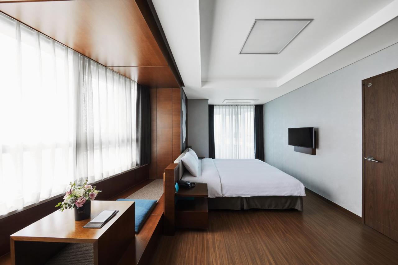 Felix By Stx Hotel & Suite Busan Exteriör bild