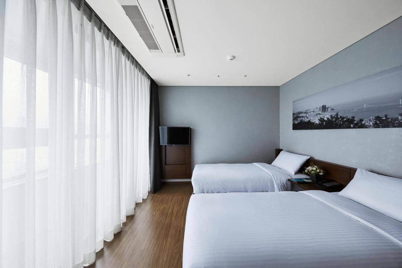 Felix By Stx Hotel & Suite Busan Exteriör bild