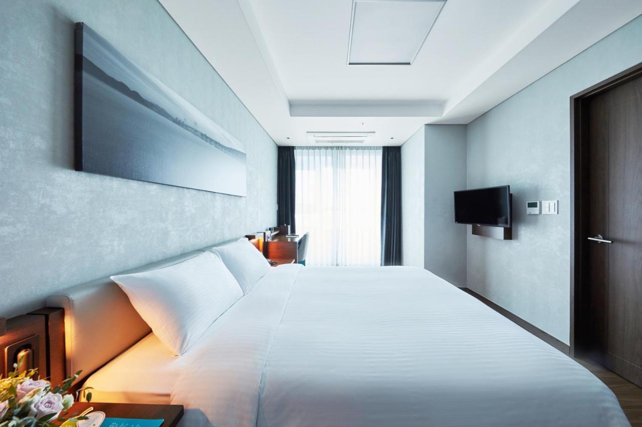 Felix By Stx Hotel & Suite Busan Exteriör bild