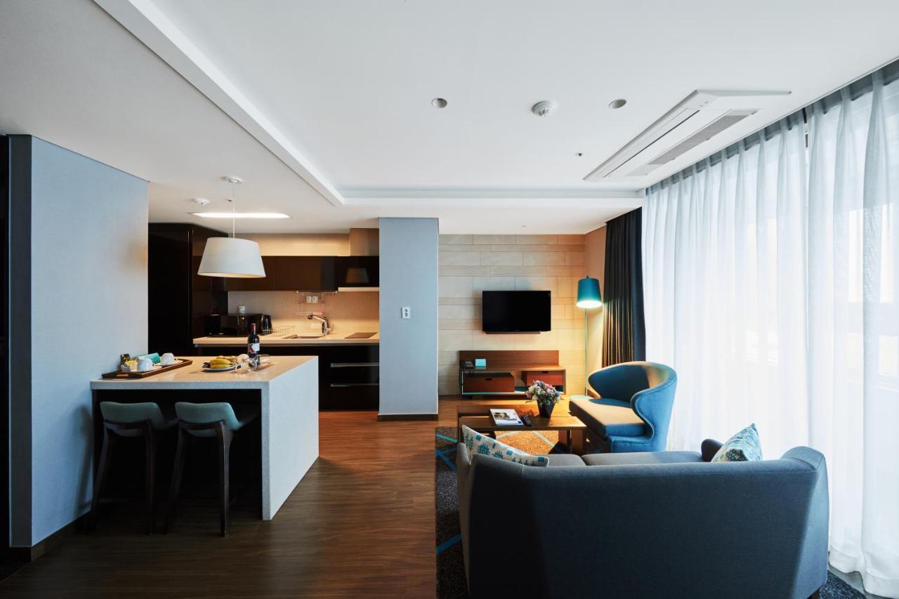 Felix By Stx Hotel & Suite Busan Exteriör bild
