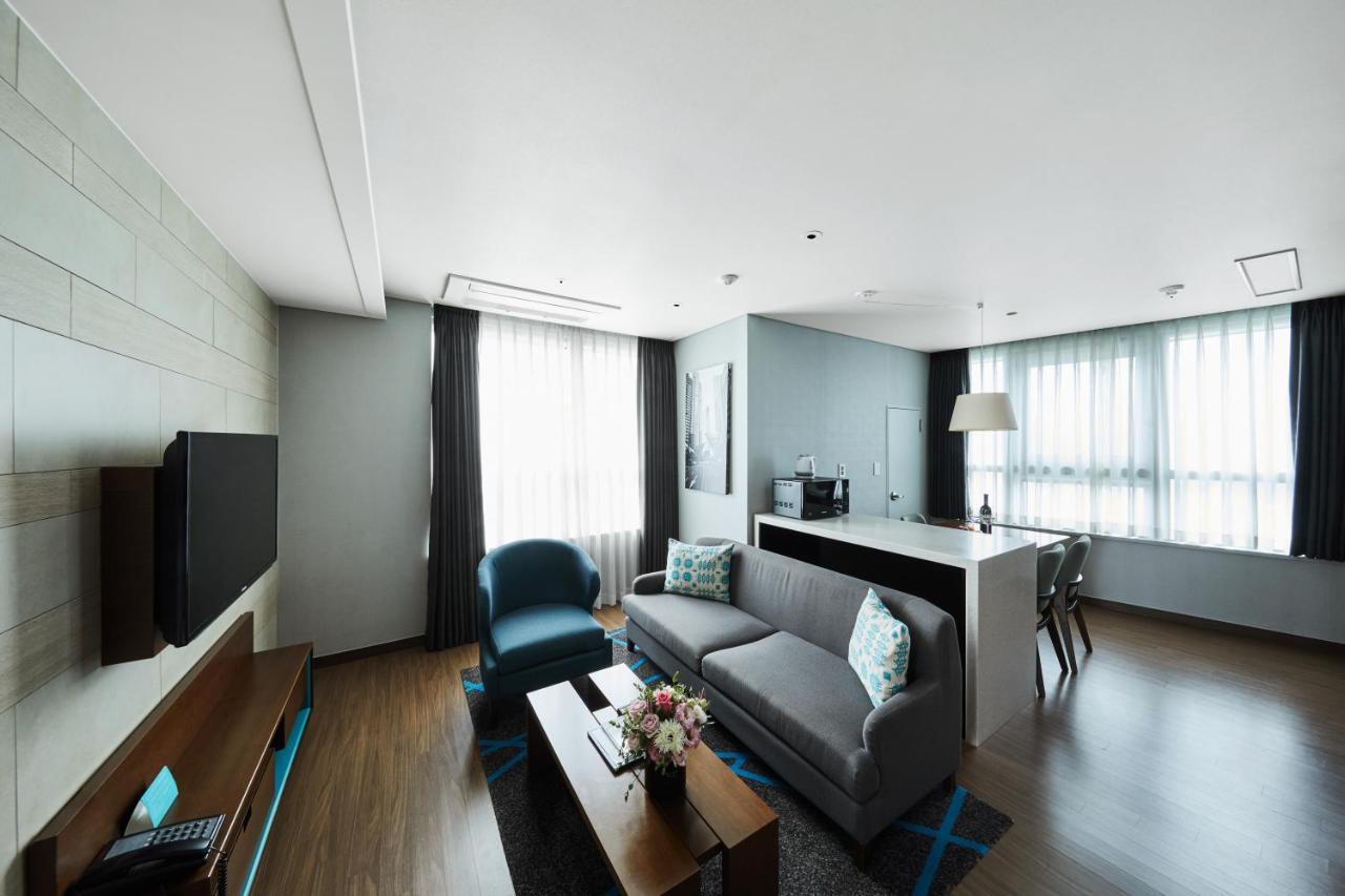 Felix By Stx Hotel & Suite Busan Exteriör bild