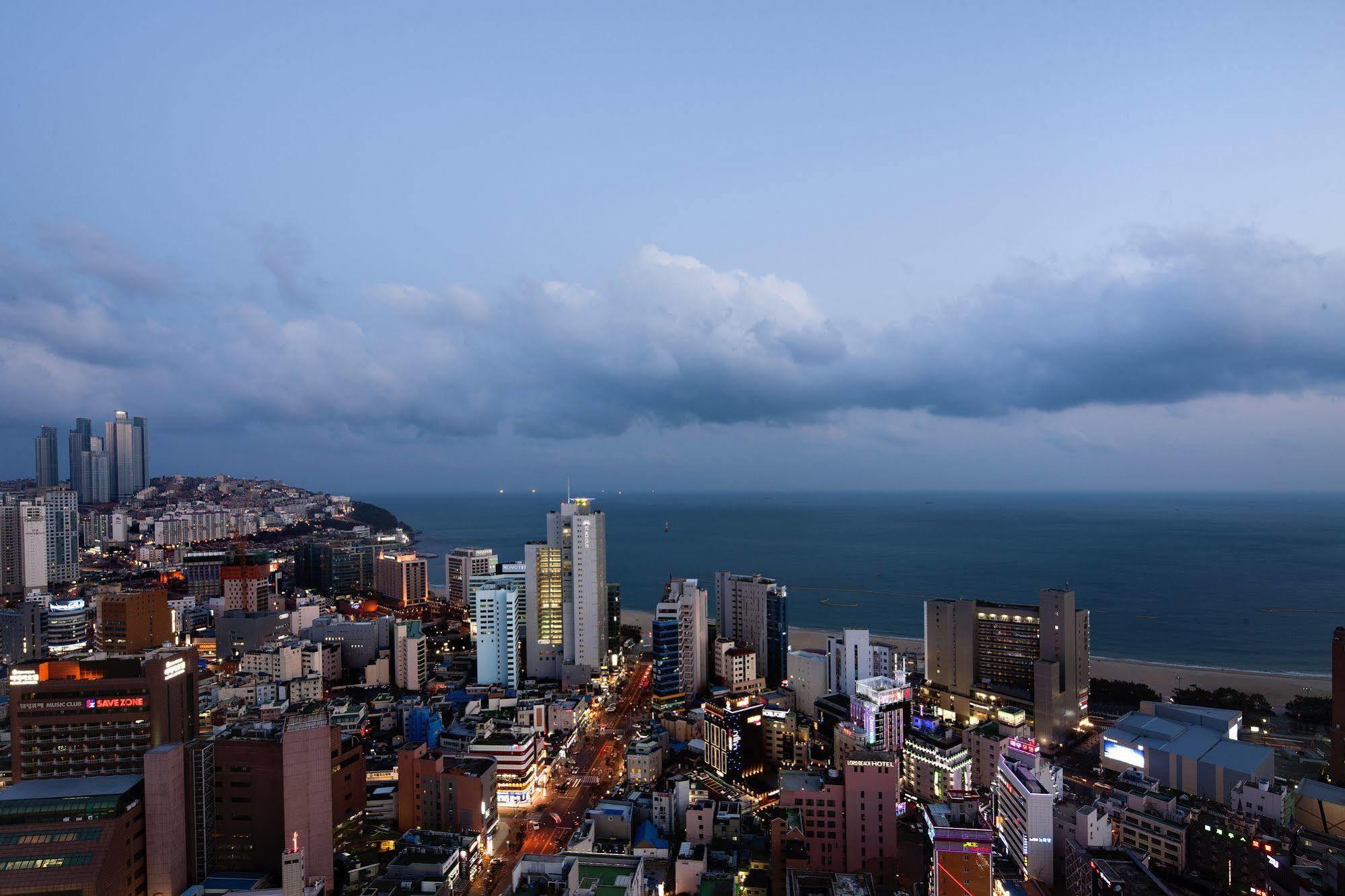 Felix By Stx Hotel & Suite Busan Exteriör bild