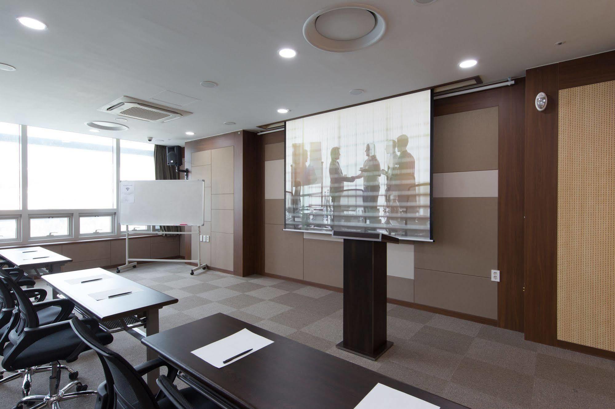 Felix By Stx Hotel & Suite Busan Exteriör bild